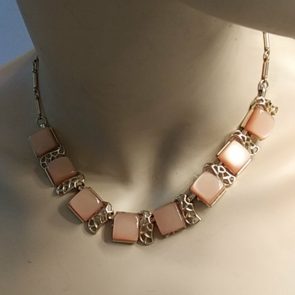 Jewelry - Thermoset Tan Gold Tone Necklace with 1 Earring